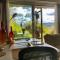 Chez Isa, espace prive,1 chambre, salle de bain, coin cuisine, terrasse, jardin, entrée autonome, parking