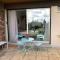 Chez Isa, espace prive,1 chambre, salle de bain, coin cuisine, terrasse, jardin, entrée autonome, parking