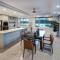 Yacht Harbour Tower 2, Hamilton Island - Million Dollar Views, Buggy & Valet Service