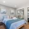 @ Marbella Lane - Chic Abode w/Mountain Skyline - باسيفيكا