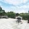 Pass the Keys Luxurious Flat with Large Private Terrace - Hanworth