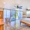Bright and Airy Beach House with Oceanfront Views - كيلوا كونا