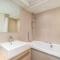 ' Luxury & Spacious 4 Bed 4 Bath Apartment ' - London