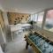 Sunnyside Aparthotel Tropical suite, 10 min from Blackpool tower, outside space