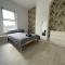 Safari Apartment, Free Parking, 10Min Walk To Blackpool tower, sleeps 12