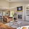 Remodeled Home with Spa and Deck Walk to Dillon Beach - ديلون بيتش