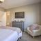 Remodeled Home with Spa and Deck Walk to Dillon Beach - ديلون بيتش