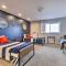 Remodeled Home with Spa and Deck Walk to Dillon Beach - ديلون بيتش