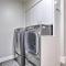 Remodeled Home with Spa and Deck Walk to Dillon Beach - ديلون بيتش