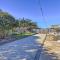 Remodeled Home with Spa and Deck Walk to Dillon Beach - ديلون بيتش