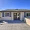 Remodeled Home with Spa and Deck Walk to Dillon Beach - ديلون بيتش