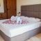 2BR with Fast WiFi FREE BIKES, Rooftop, Pool, and Gym