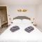 Spacious 2 bed city centre apartment with parking