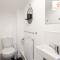 Modern Townhouse - Free Gated Parking - City Centre - 5 ! By Hinkley Homes Short Lets & Serviced Accommodation