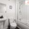 Modern Townhouse - Free Gated Parking - City Centre - 5 ! By Hinkley Homes Short Lets & Serviced Accommodation