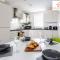 Modern Townhouse - Free Gated Parking - City Centre - 5 ! By Hinkley Homes Short Lets & Serviced Accommodation