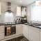Modern Townhouse - Free Gated Parking - City Centre - 5 ! By Hinkley Homes Short Lets & Serviced Accommodation
