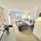 Fantastic convenient 2 Bedroom 2 bathroom Perfect for Stansted Airport, 2 minute walk to Bishops Stortford Train Station!