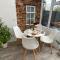 Tipsy Cottage with fire-pit and BBQ - 灵伍德