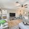 Fredericksburg Home with Hot Tub - 1 Mi to Dtwn - Fredericksburg
