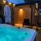 River Huts, Highland River Retreat with Hot Tub - Inverness