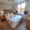 Jaw-Dropping Lodge with Hot Tub on Lake Windermere - Windermere