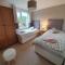 Jaw-Dropping Lodge with Hot Tub on Lake Windermere - Windermere