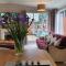 Jaw-Dropping Lodge with Hot Tub on Lake Windermere - Windermere