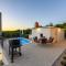 Villa Sky with a private pool - Martinski