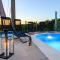 Villa Sky with a private pool - Martinski