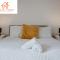 5 Beds - Free Gated Parking - City Centre - By Hinkley Homes Short Lets & Serviced Accommodation