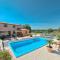 Complex of two villas Palera XXL with private pools - 利兹扬