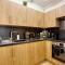 The Highstreet Retreat - Luxurious, Central & Spacious! By Hinkley Homes Short Lets & Serviced Accommodation
