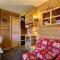Superbe studio-cabine pour 4 sur les pistes, balcon, casier à skis adjacent, parking - FR-1-455-141