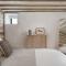 Porthcurno Barns, The Cart Lodge - Cosy cottage, walk to Porthcurno beach, Pedn Vouder & Minack Theatre