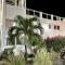 Maho Beach House - Grand Ocean Suite - 2 Bedroom