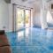 Villa Emmeline fronte mare 5 camere 6 bagni infinity pool WiFi per 12 persone