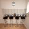 Lovely Refurbished Home - Free Parking-WiFi By Hinkley Homes Short Lets & Serviced Accommodation