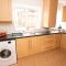 Lovely Refurbished Home - Free Parking-WiFi By Hinkley Homes Short Lets & Serviced Accommodation