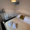 Lovely Refurbished Home - Free Parking-WiFi By Hinkley Homes Short Lets & Serviced Accommodation