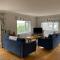 Lloret- Modern retreat with Castle views and private Hot Tub