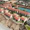 Oceanfront Views, Heated Pool, Hot Tubs, Parking