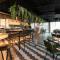 FreshSuites & Bar