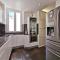 LUXURY BAQUIS