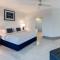 Yacht Harbour Tower 5 - Oceanviews, buggy and private lift access and valet service