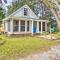 Cozy Home with Yard about 9 Mi to Dtwn Charleston! - 查尔斯顿
