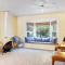 Cloverdale Creekside Retreat