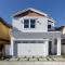 Beautiful 2 Story Right by the Water, Ocean View - لونغ بيتش
