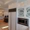 Beautiful 2 Story Right by the Water, Ocean View - لونغ بيتش
