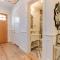Beautiful 2 Story Right by the Water, Ocean View - لونغ بيتش